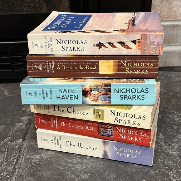 6 Nicholas Sparks Books - Picture 2 of 5